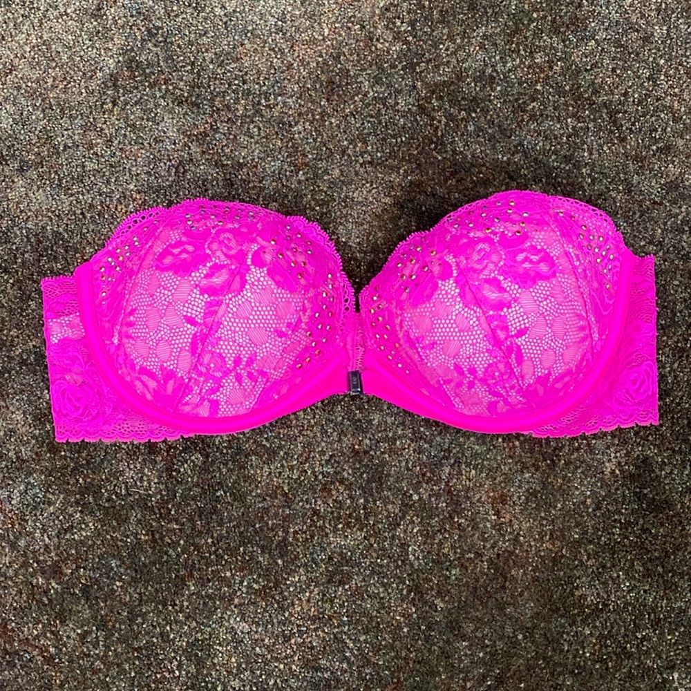 Stunning hot pink Victoria Secret strapless bra 36C